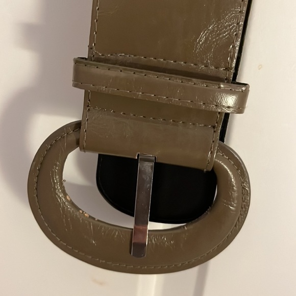 Torrid Taupe Buckle Belt Size 3/4 - Picture 2 of 3